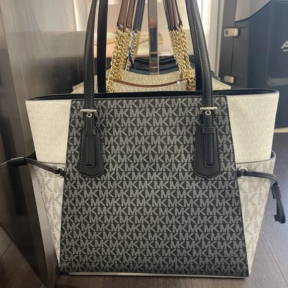MICHAEL KORS Voyager Large Color-Block Metallic Signature Logo EW Tote Shoulder - Picture 7 of 16